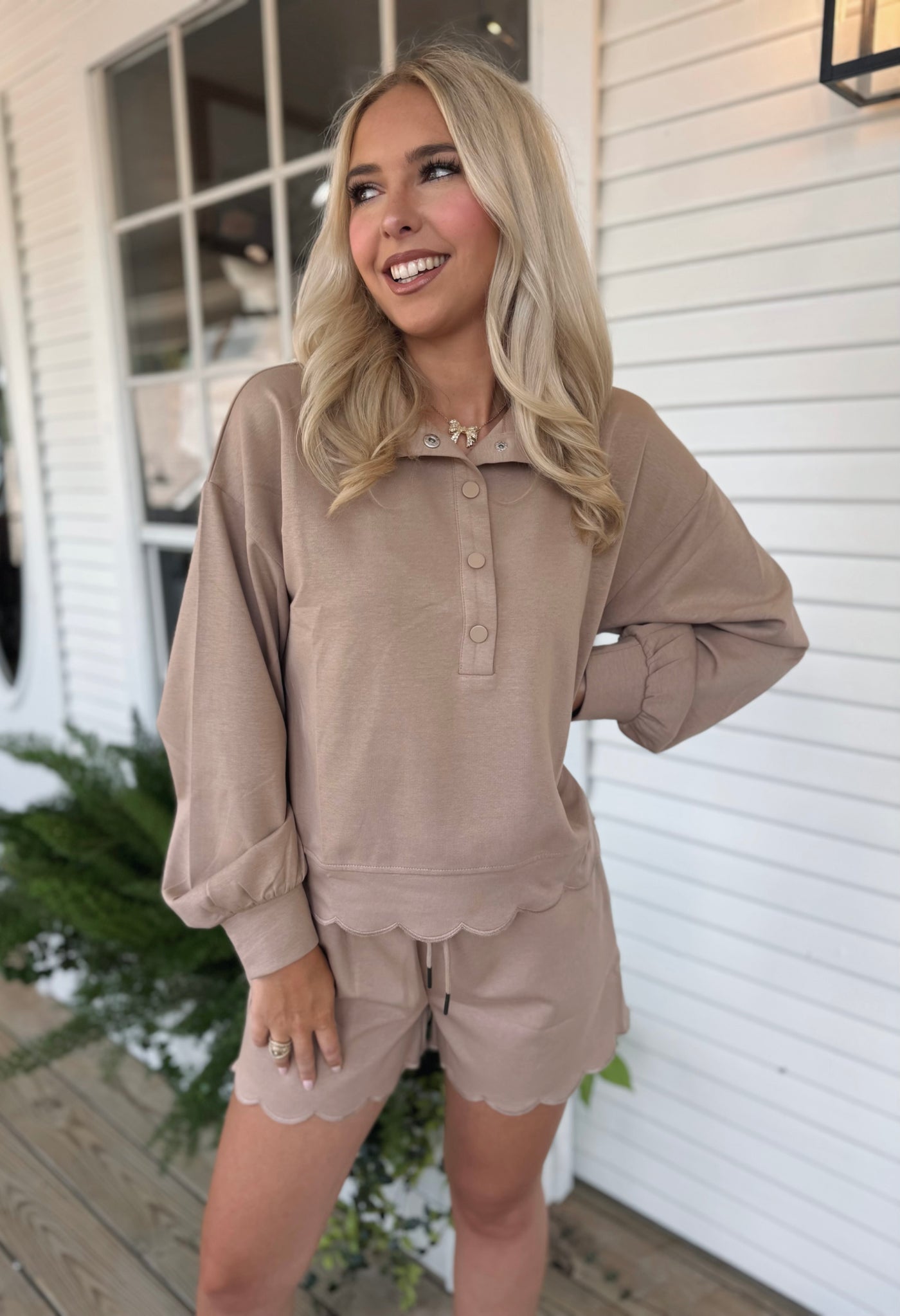 Mocha Scalloped Set