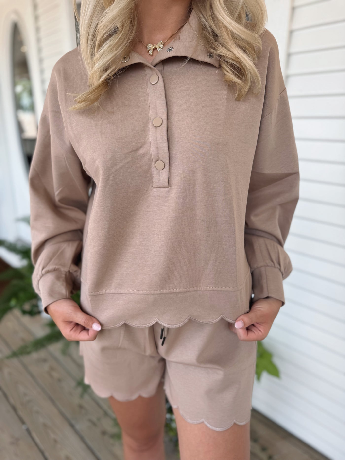 Mocha Scalloped Set