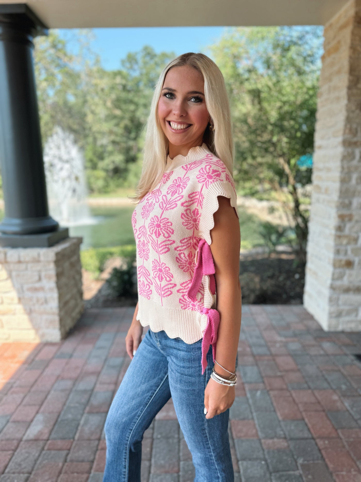 Ribbed Scalloped Flower Sweater - Pink