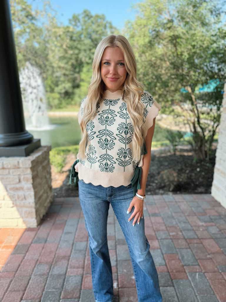 Ribbed Scalloped Flower Sweater - Hunter Green